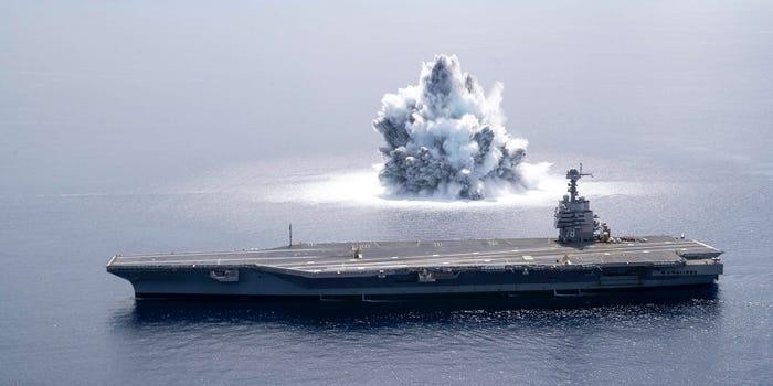 Hàng không mẫu hạm USS Gerald R. Ford của Hải quân Mỹ trong cuộc thử nghiệm xung kích ở Đại Tây Dương, ngày 18 tháng 6 năm 2021.