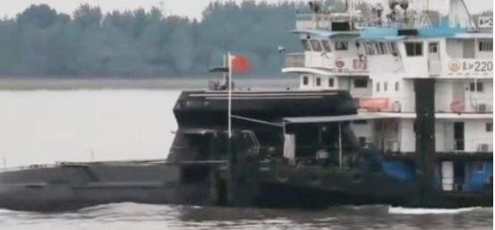 Biến thể tàu ngầm mà các nhà quan sát phương Tây gọi là Type 039 mới tại Thượng Hải, ảnh chụp tháng 6 năm 2021.