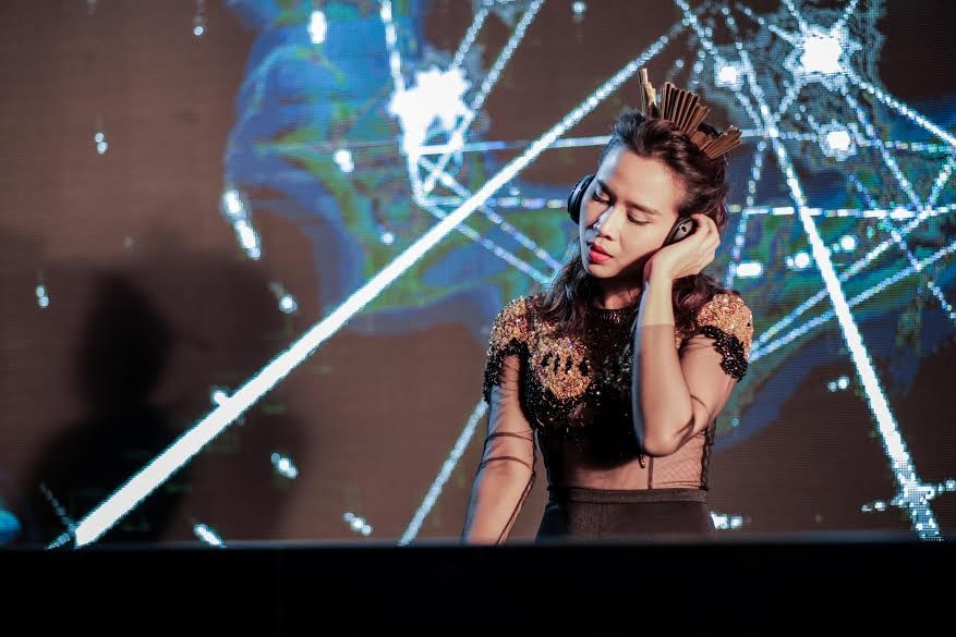 Lưu Hương Giang khoe vũ đạo nóng bỏng trong MV EDM Get High 