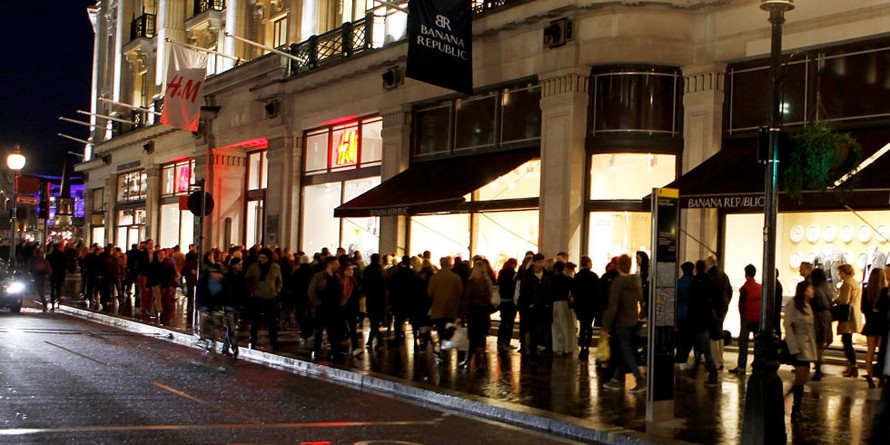 'Tín đồ thời trang' xếp hàng 3 ngày 3 đêm trước cửa H&M