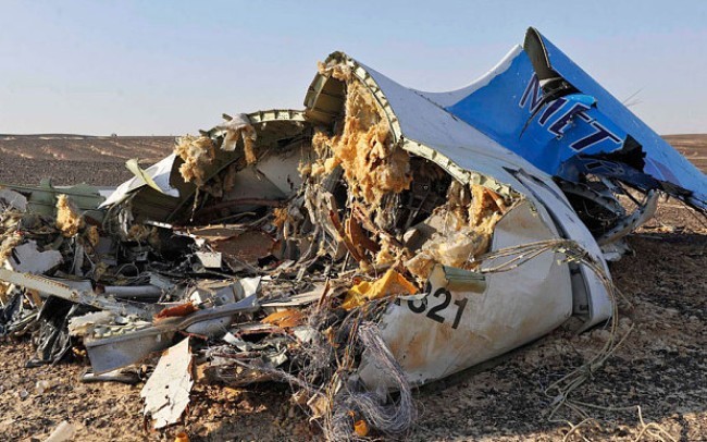 Những mảnh vỡ của máy bay A321 của Nga tại bán đảo Sinai, Ai Cập. Nguồn: NYT