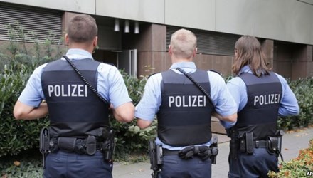 Đức bắt giữ xe tải chở thuốc nổ, súng nghi 'tuồn' sang Pháp
