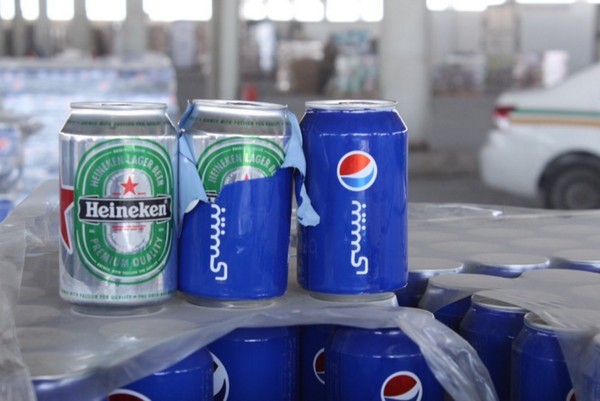 Đề can của Pepsi được dán ngoài vỏ lon bia nhằm đánh lừa cơ quan chức năng 
