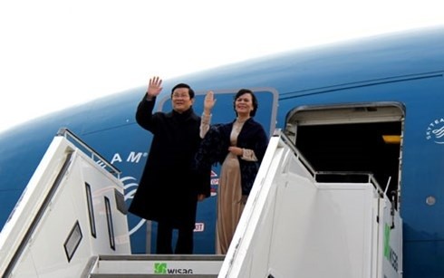 Chủ tịch nước và Phu nhân đến sân bay Berlin Tegel 