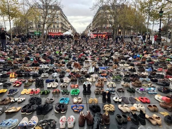 Pháp: 2.000 đôi giầy thầm lặng biểu tình 'hộ' chủ nhân 