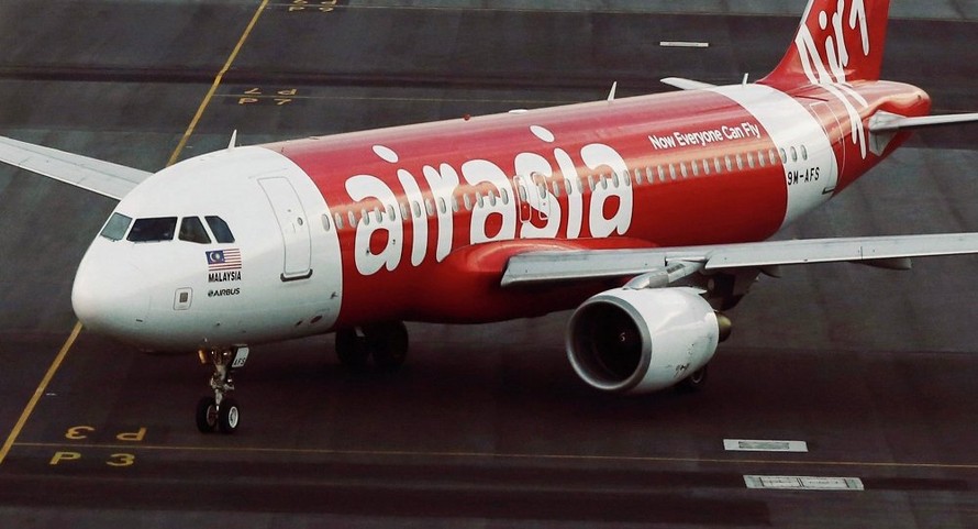 AirAsia lại gặp rắc rối, 13 phi công bỗng nhiên nhiễm cúm 'lạ'