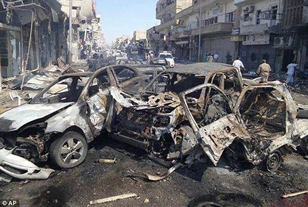 Thành phố Raqqa tan hoang sau những cuộc không kích.