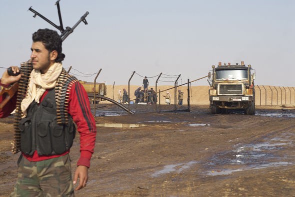IS thiệt hại nặng về dầu mỏ bởi các cuộc không kích