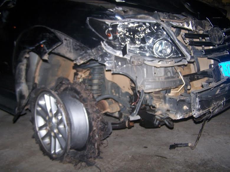 Chiếc xe hư hỏng nặng sau khi gây tai nạn.