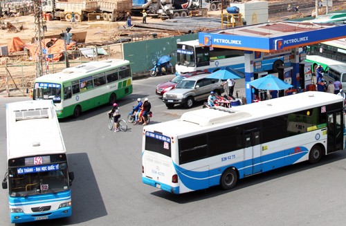 Theo thống kê của Sở GTVT TP HCM lượng hành khách sử dụng xe buýt ngày càng giảm. Ảnh: Hữu Công/VnExpress
