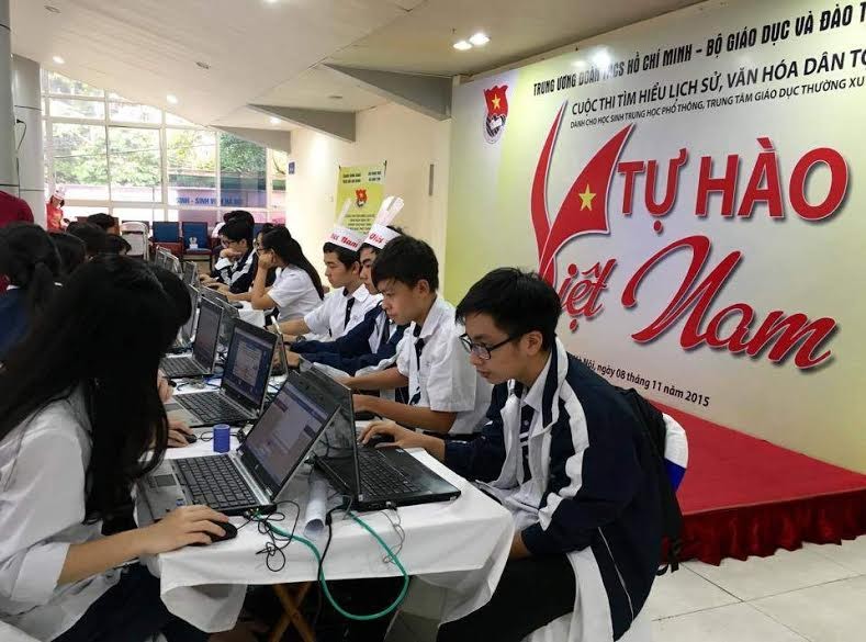 Đông đảo học sinh tham gia cuộc thi Tự hào Việt Nam. Ảnh: Duy Đông