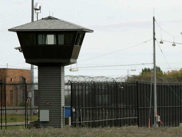 Trại giam Edmonton được giám sát an ninh rất nghiêm ngặt 