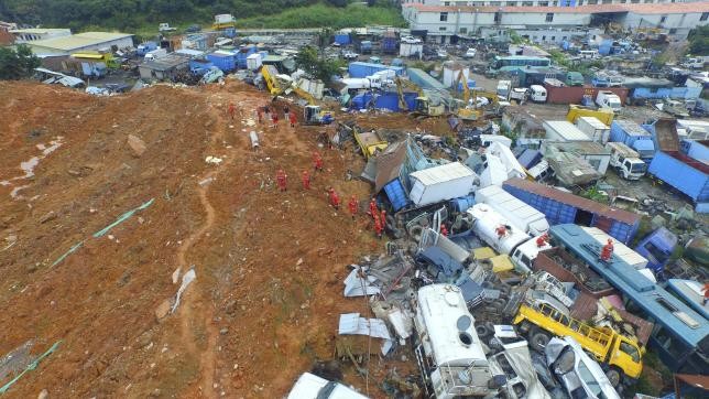 Quan chức Trung Quốc nhảy lầu tự sát sau thảm họa lở đất