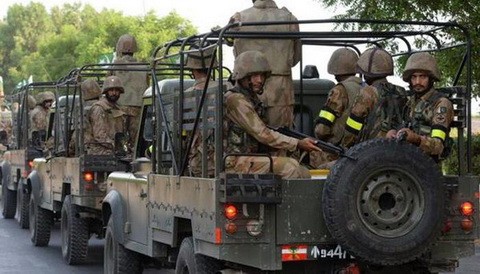 Ấn Độ điều động binh sĩ để giải cứu căn cứ không quân bị tấn công