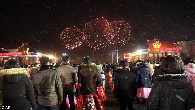 Triều Tiên bắn pháo hoa ăn mừng việc phóng vệ tinh