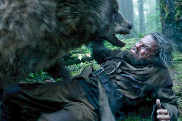 Leonardo Dicaprio 'ẵm' 20 triệu USD nhờ đánh nhau với gấu... giả 