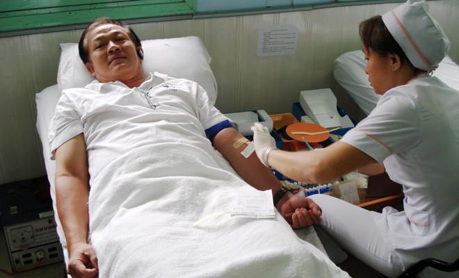 Ông Bùi Công Minh - người 60 lần hiến nguồn máu hiếm ở TPHCM ảnh: L.N