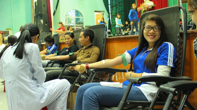 Sinh viên Thái Bình tham gia hiến máu ở Chủ Nhật Đỏ. Ảnh: Nguyễn Hoài