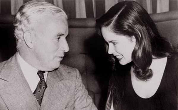 Vua hề Sác Lô (Charlie Chaplin) bên người vợ cuối - bà Oona O'Neill.