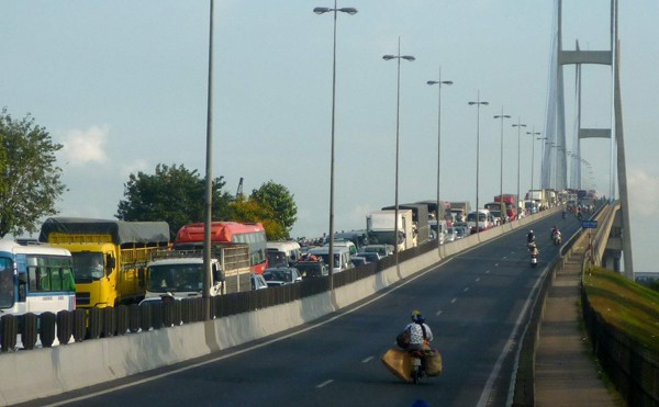 Kẹt xe kéo dài trên quốc lộ 1A ở Tiền Giang