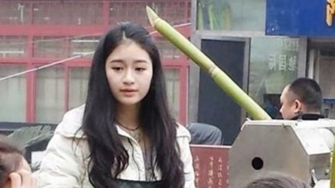 Hot girl bán nước mía gây sốt cộng đồng mạng Trung Quốc