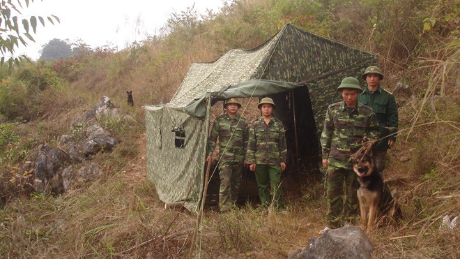 Tuần tra, chống buôn lậu tại đường mòn biên giới tỉnh Lạng Sơn. ảnh: Duy Chiến