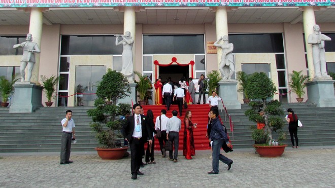 Hội nghị được tổ chức rùm beng tại Trung tâm Văn hóa 46 Trần Phú, Nha Trang