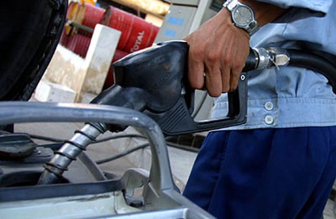 Xăng dầu đồng loạt tăng 200-300 đồng/lít