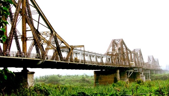 Không có chuyện “phá” cầu Long Biên
