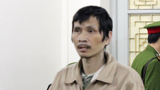 Nguyễn Văn Trận nghe HĐXX tuyên án