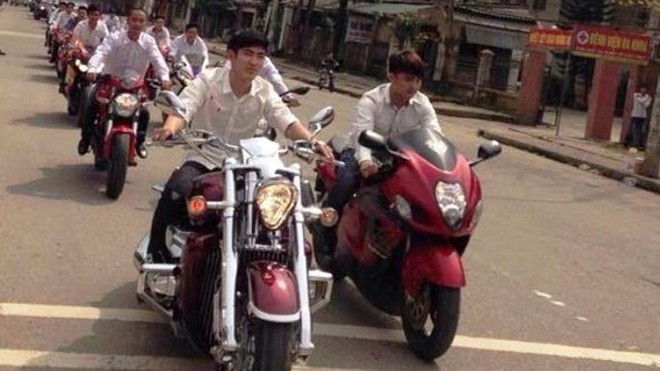 Công an đã xác định được một số xe mô tô "khủng" vi phạm luật giao thông tham gia đoàn rước dâu - Ảnh từ Facebook