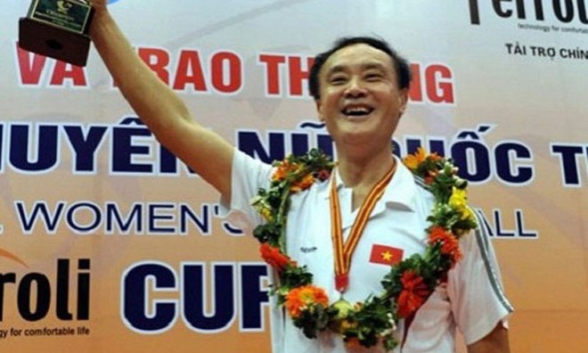 Chuyên gia Rong Han Yan khi giúp tuyển nữ VN đăng quang giải bóng chuyền quốc tế VTV Cup 2010. Ảnh volleyball.vn