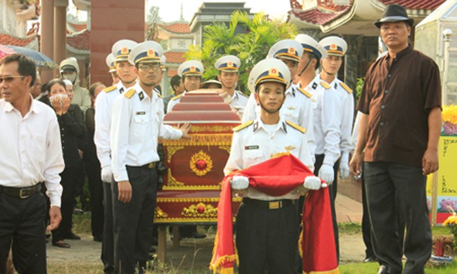 Lễ tang trung úy Đinh Văn Nam. Ảnh: Dân Trí