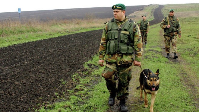 Lính biên phòng Ukraine tuần tra. Ảnh: Ria-Novosti