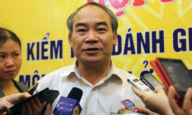 Thứ trưởng Nguyễn Vinh Hiển trả lời báo chí. Ảnh; Giáo dục.net