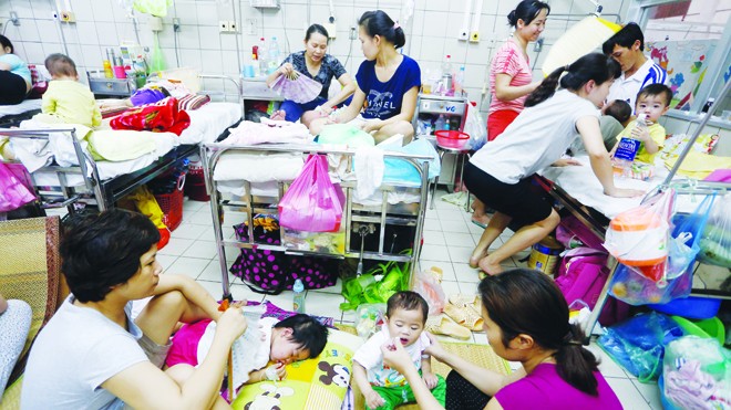 Trẻ mắc bệnh sởi đang điều trị tại Bệnh viện Bạch Mai - Hà Nội. Ảnh: Ngọc Châu