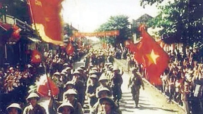 Bộ đội tiếp quản Thủ Đô (Cảnh phim “Việt Nam”)
