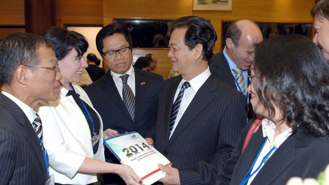 Thủ tướng Nguyễn Tấn Dũng gặp gỡ đại diện doanh nghiệp. Ảnh: Đoàn Bắc.