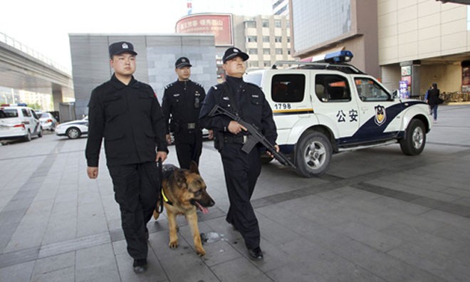 Bắc Kinh: Hàng loạt xe vũ trang xuống đường phòng khủng bố