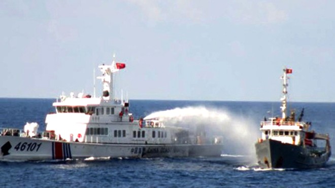 Tàu Trung Quốc tiếp tục vây ráp, đâm, xịt vòi rồng vào lực lượng chấp pháp Việt Nam