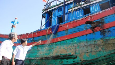 Tàu cá ĐNa 90152 TS vừa bị tàu Trung Quốc đâm chìm. Ảnh: Nguyễn Huy.