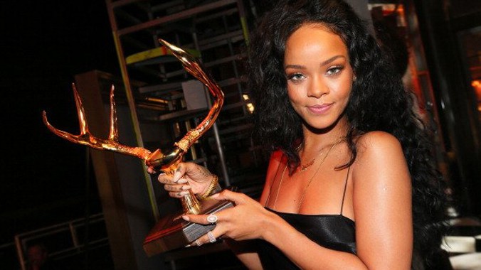 Tin vắn: Rihanna - người phụ nữ được khao khát nhất năm