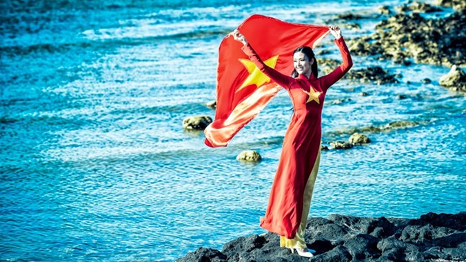 Hoa hậu Ngọc Hân ở Lý Sơn, tháng 6/2014