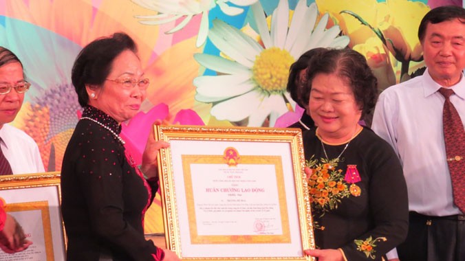 Phó Chủ tịch nước Nguyễn Thị Doan tặng Huân chương Lao Động hạng Nhất cho Quỹ 