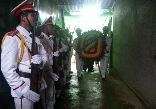 Đám tang đại uý Lường Phát Chiêm được tổ chức theo tang lễ lực lượng công an nhân dân.