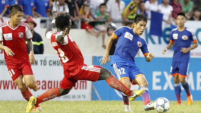 Mặc dù 6 cầu thủ Đồng Nai đã bị bắt vì dàn xếp tỷ số trận đấu nhưng cuộc đối đầu giữa Than Quảng Ninh và Đồng Nai cuối tuần qua vẫn để lại nhiều dấu hỏi. Ảnh: VSI