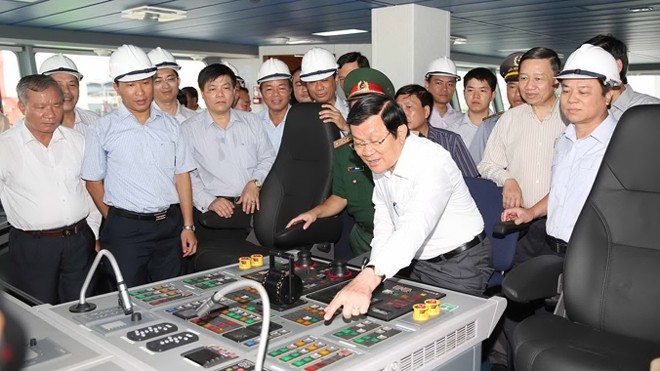 Chủ tịch nước thăm tàu kiểm ngư 782