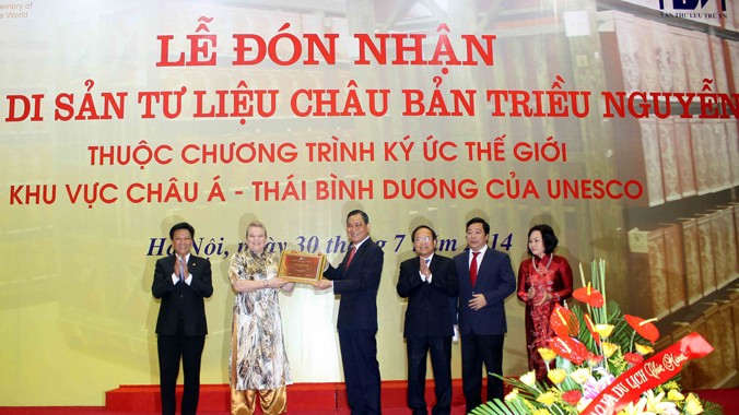 Việt Nam đón bằng di sản tư liệu thứ 4 - châu bản triều Nguyễn. Ảnh: Hà Phạm