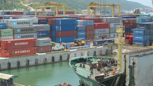 Hàng hóa container tồn đọng khá nhiều ở cảng Tiên Sa (Đà Nẵng). Ảnh: Nam Cường