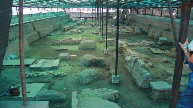 Sẽ lấp cát các hố khai quật khảo cổ tại Hoàng Diệu. Ảnh: T.Toan